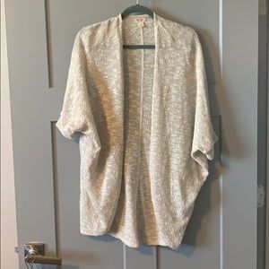Quarter sleeve cardigan